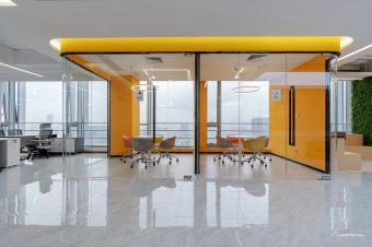 辦公室裝修中的“隔斷設(shè)計(jì)”技巧：用靈活隔斷